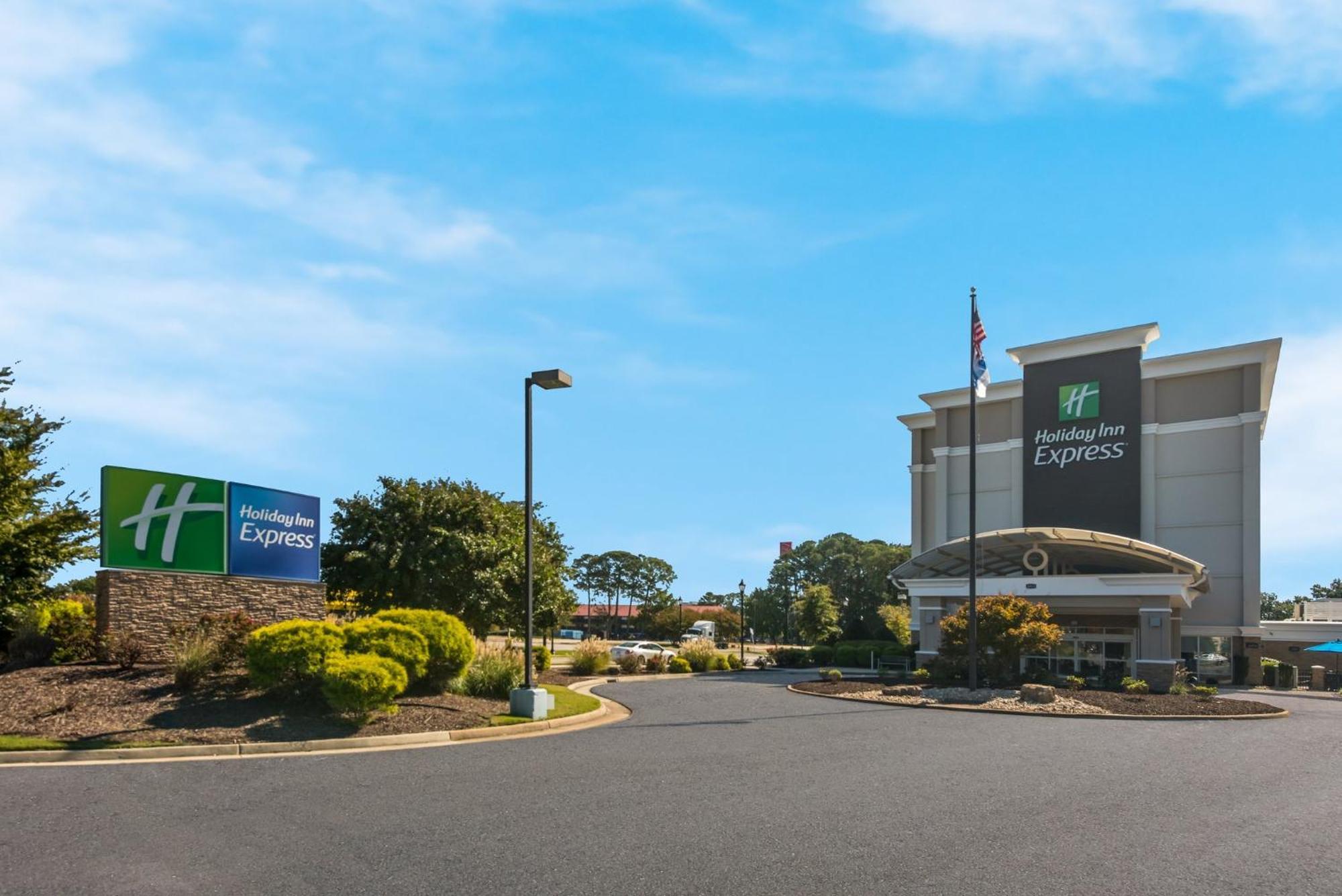 Holiday Inn Express Hotels- Hampton By Ihg Exterior foto